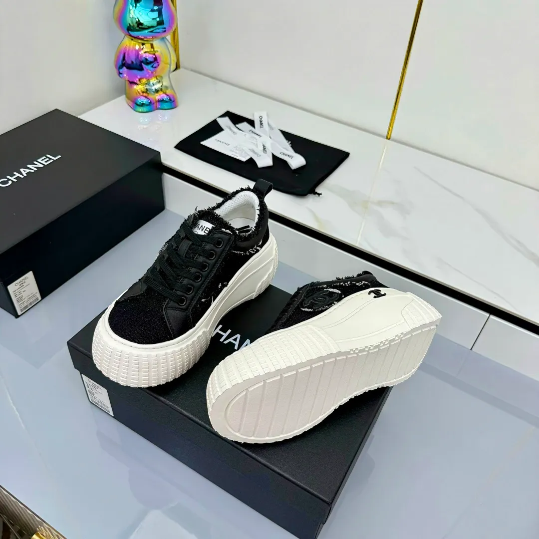 👟👟Ex-factory price 640👟👟 Chanel bread shoes ~ original calfskin panda shoes Chanel 25C latest hot style panda black and white sports shoes casual sneakers Xiaoxiang hot item classic black and white panda color coco girls must pay Fabric: original custom mixed sheepskin lining: original imported breathable mesh lining outsole: Original molded rubber + TPU combination Size: Women's 35-41 Buy now👉